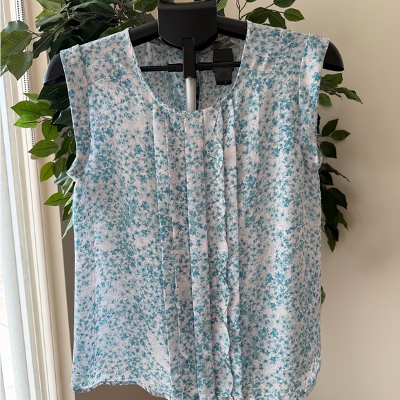 LC Lauren Conrad Tops - Sleeveless Floral Pleated Shell Top - Teal/White